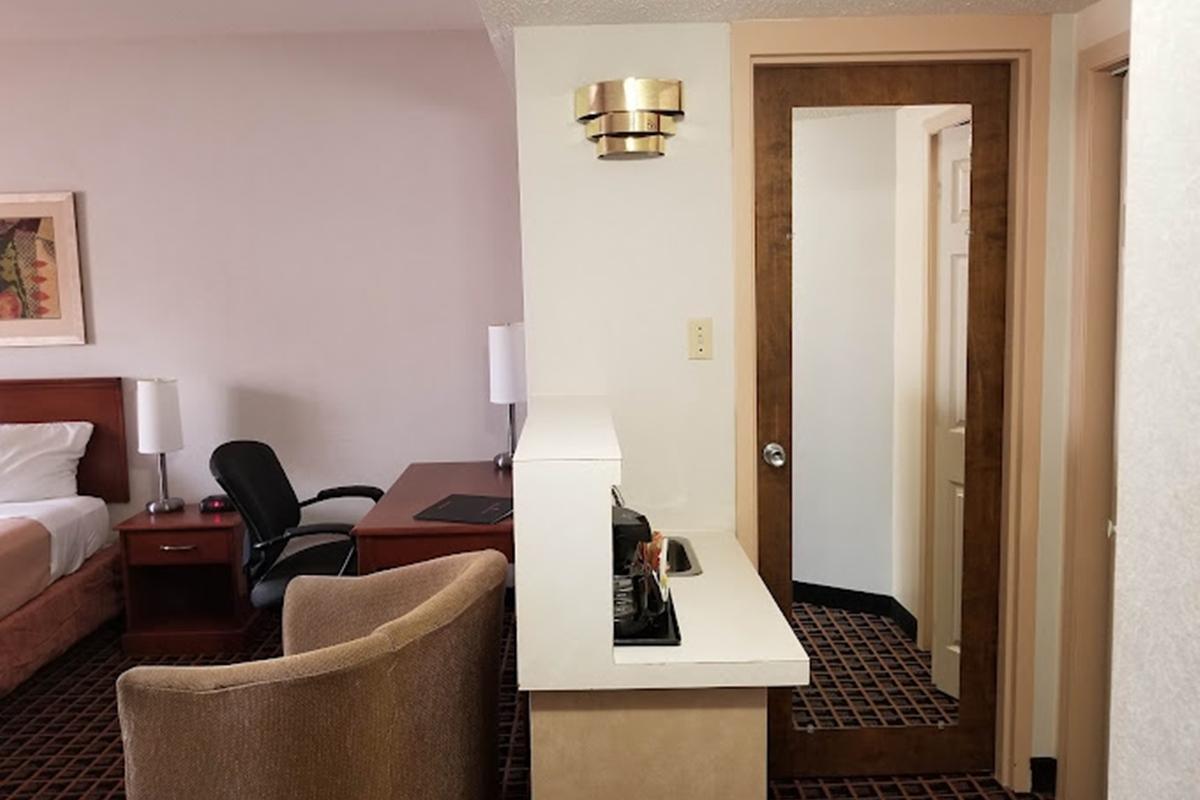 Hotel Ramada By Wyndham Yorkton Extérieur photo