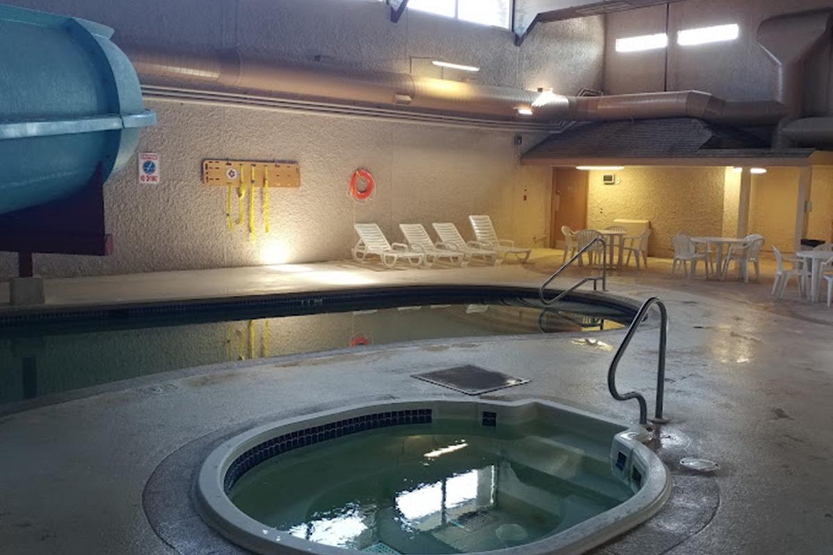 Hotel Ramada By Wyndham Yorkton Extérieur photo