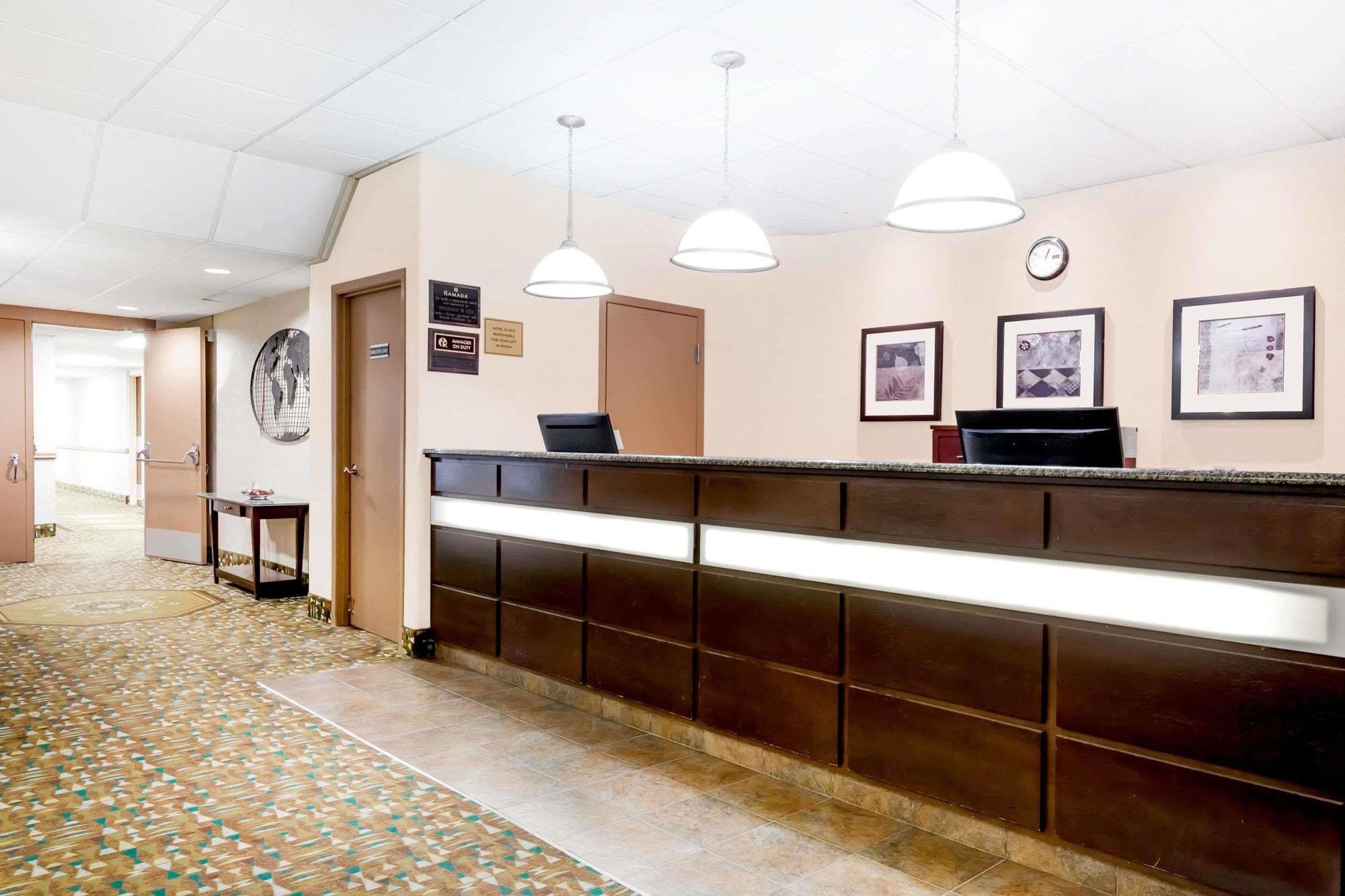 Hotel Ramada By Wyndham Yorkton Extérieur photo