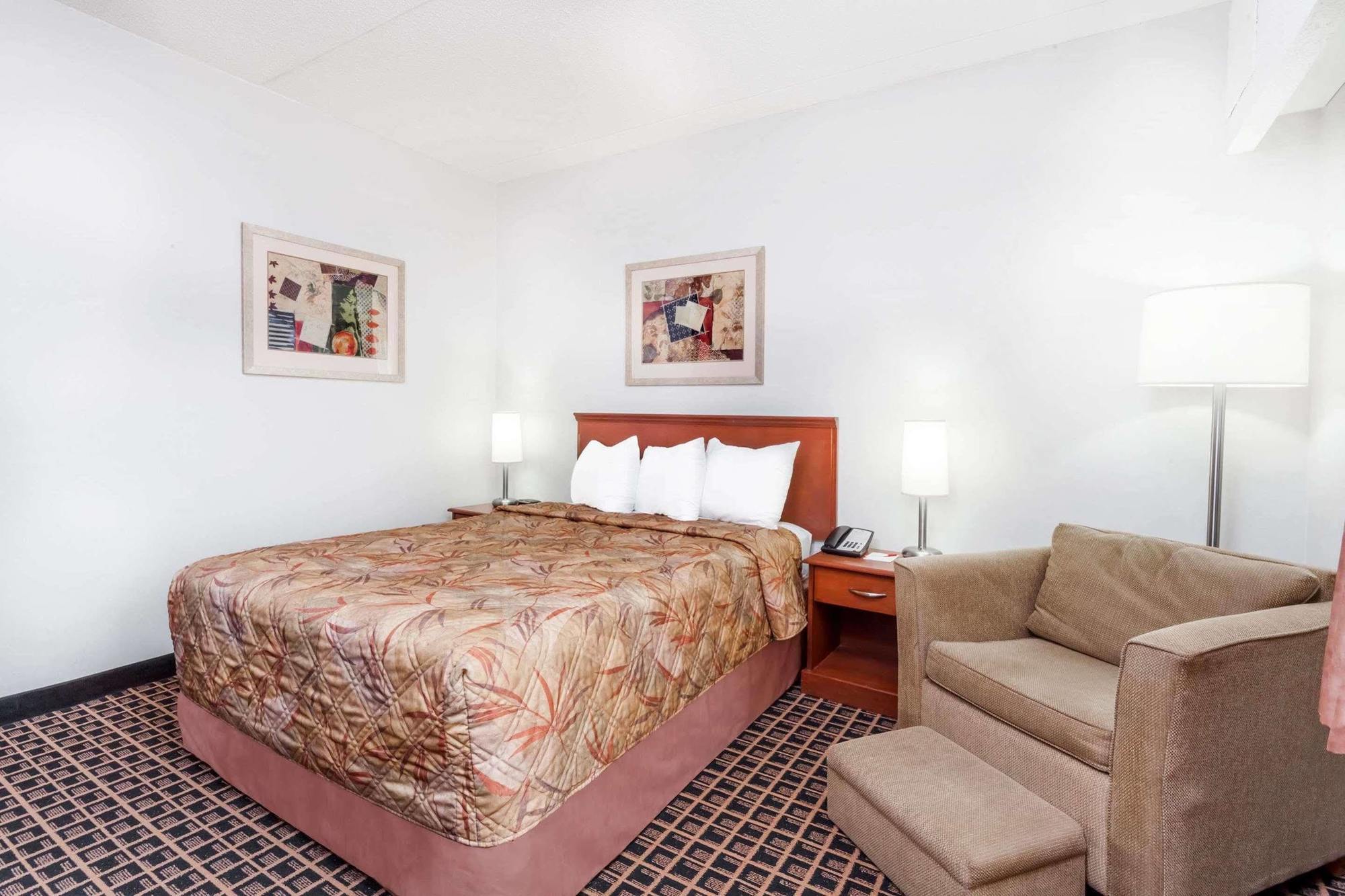 Hotel Ramada By Wyndham Yorkton Extérieur photo