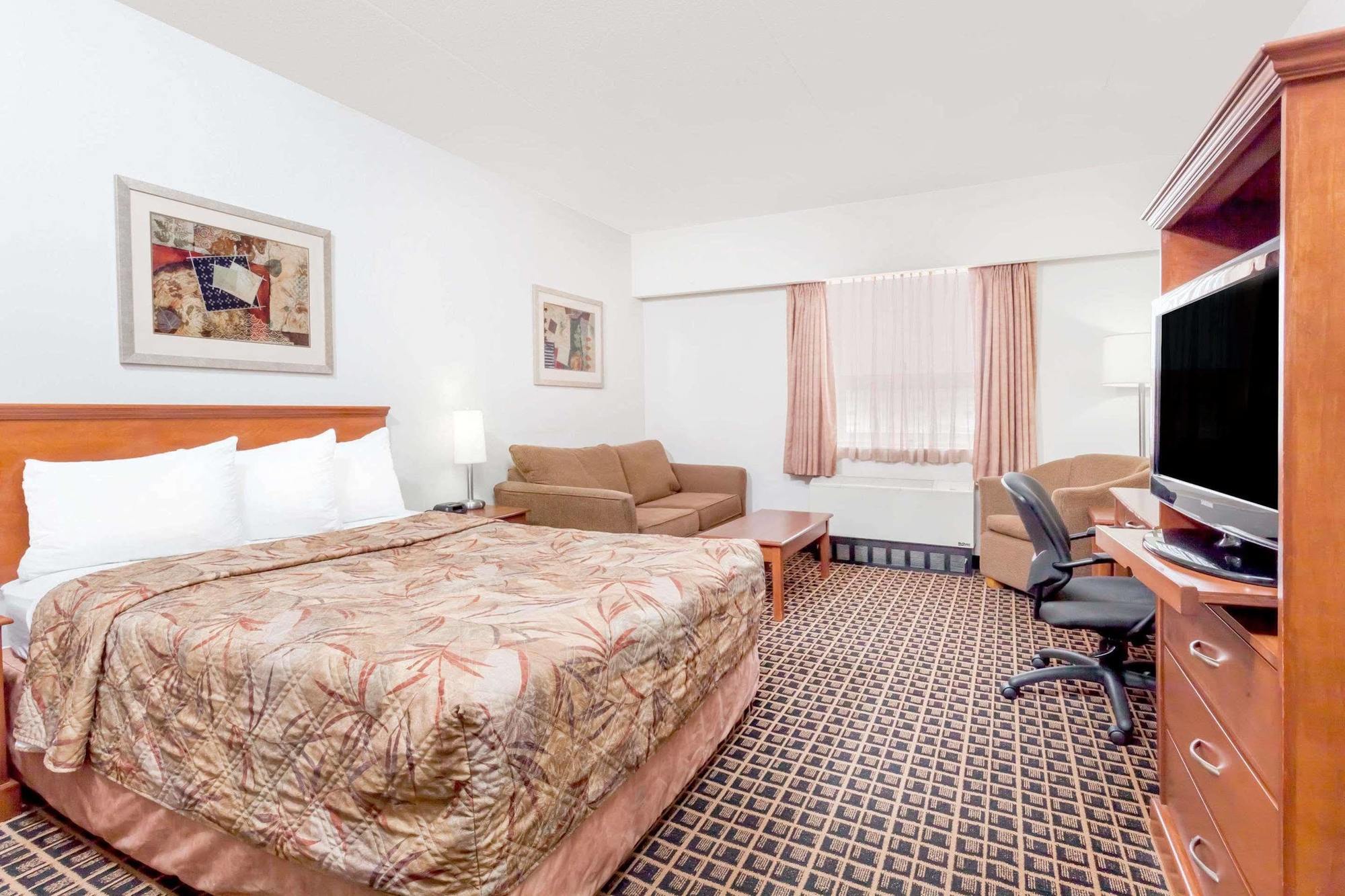 Hotel Ramada By Wyndham Yorkton Extérieur photo