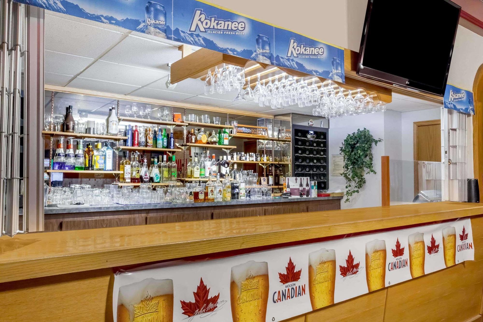 Hotel Ramada By Wyndham Yorkton Extérieur photo