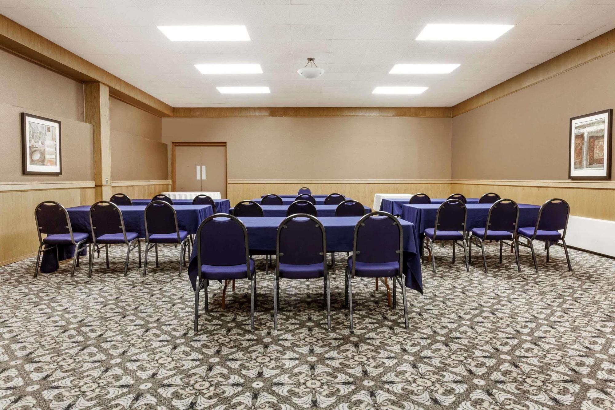 Hotel Ramada By Wyndham Yorkton Extérieur photo